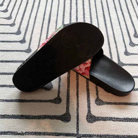 Gucci Pursuit Slide - Picture 3 of 4